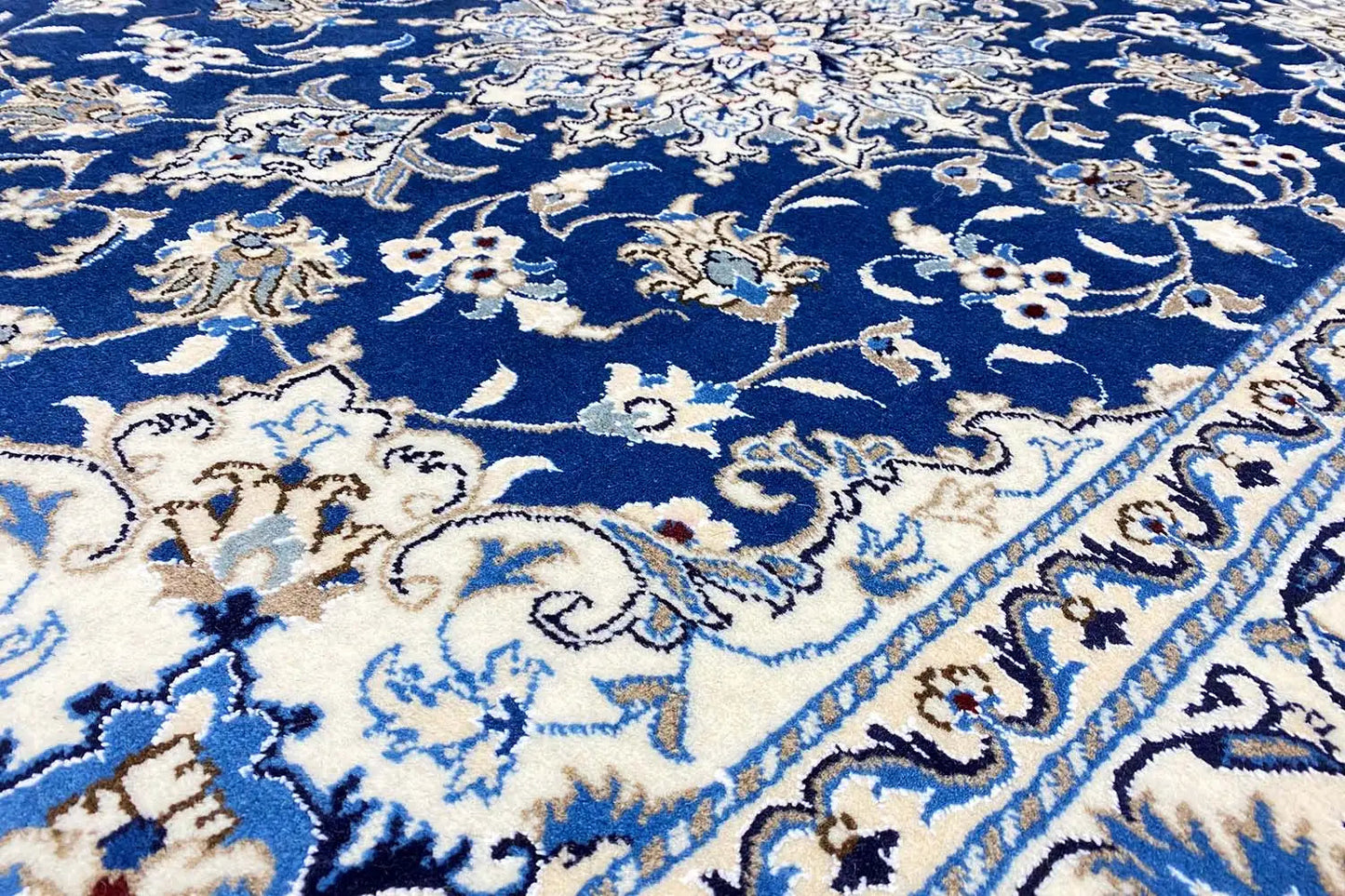 Nain (205x146cm) - German Carpet Shop