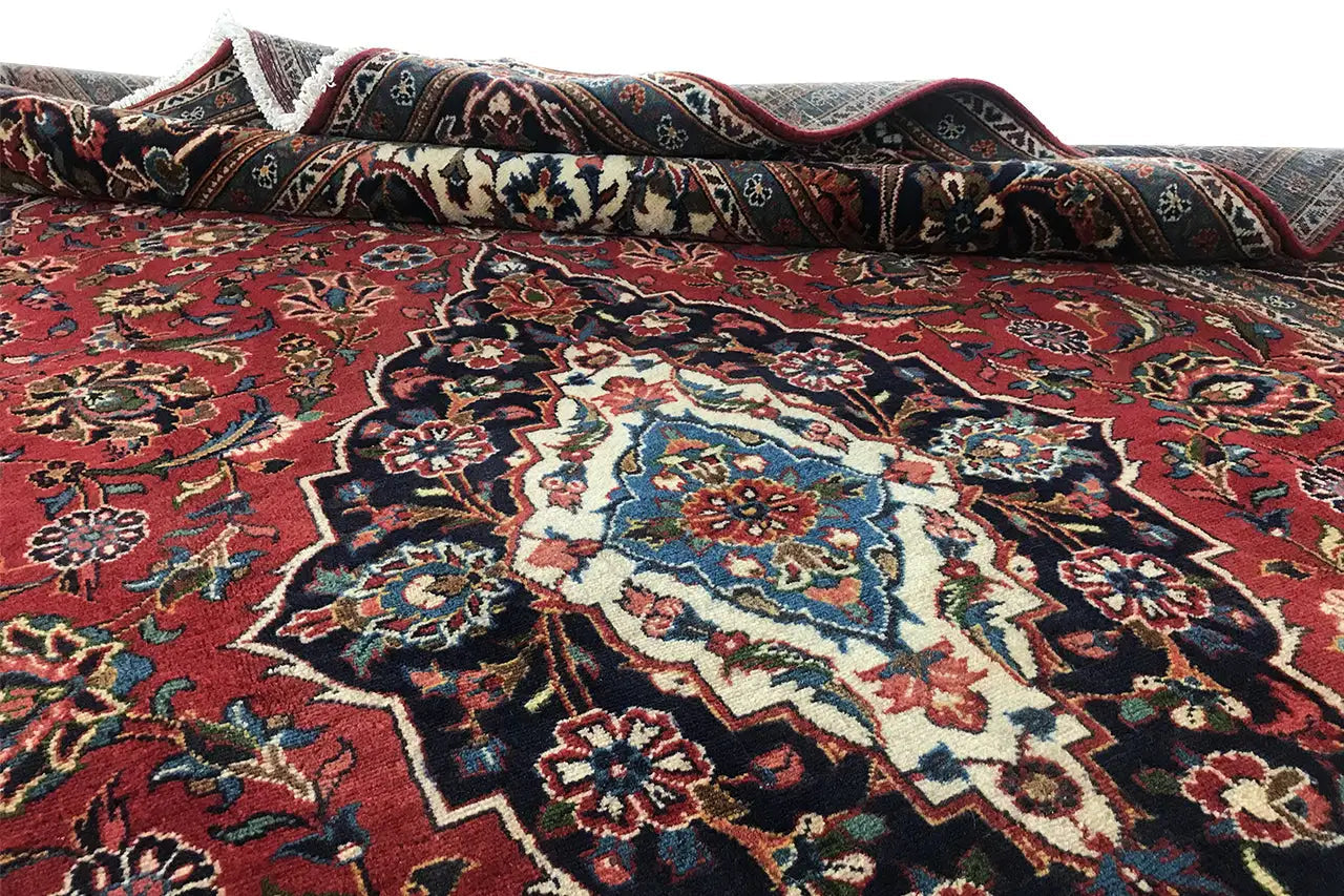 Keshan - Rot (325x197 cm) - German Carpet Shop