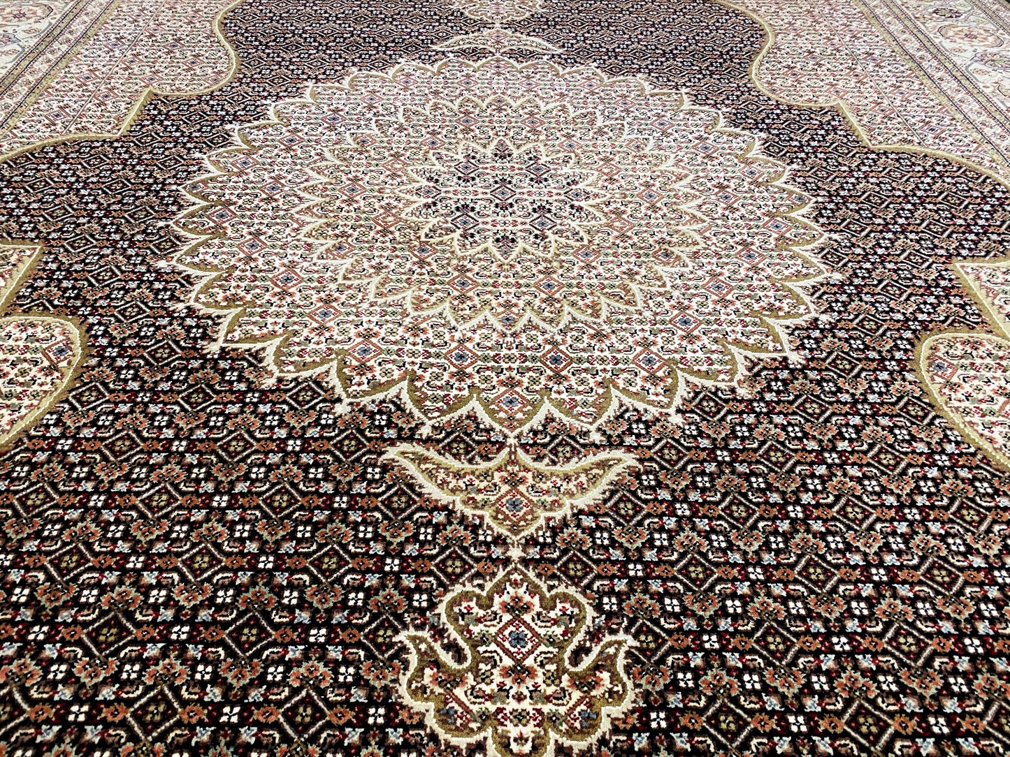 インドタブリーズカーペット - 303x247cm