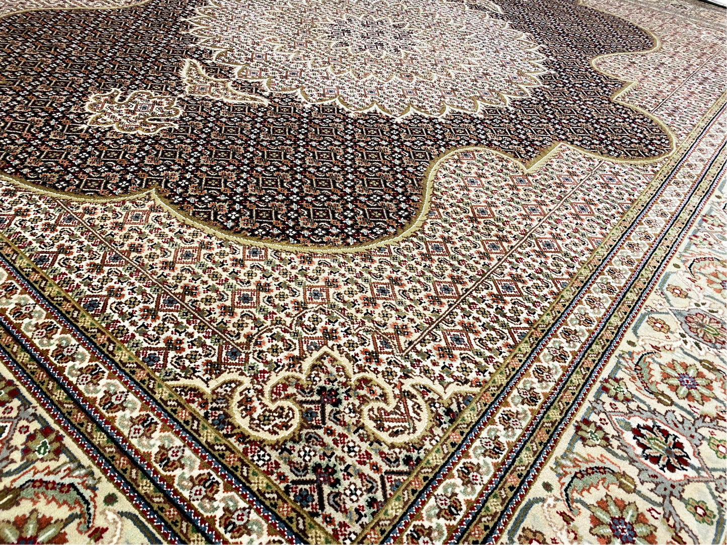 インドタブリーズカーペット - 303x247cm