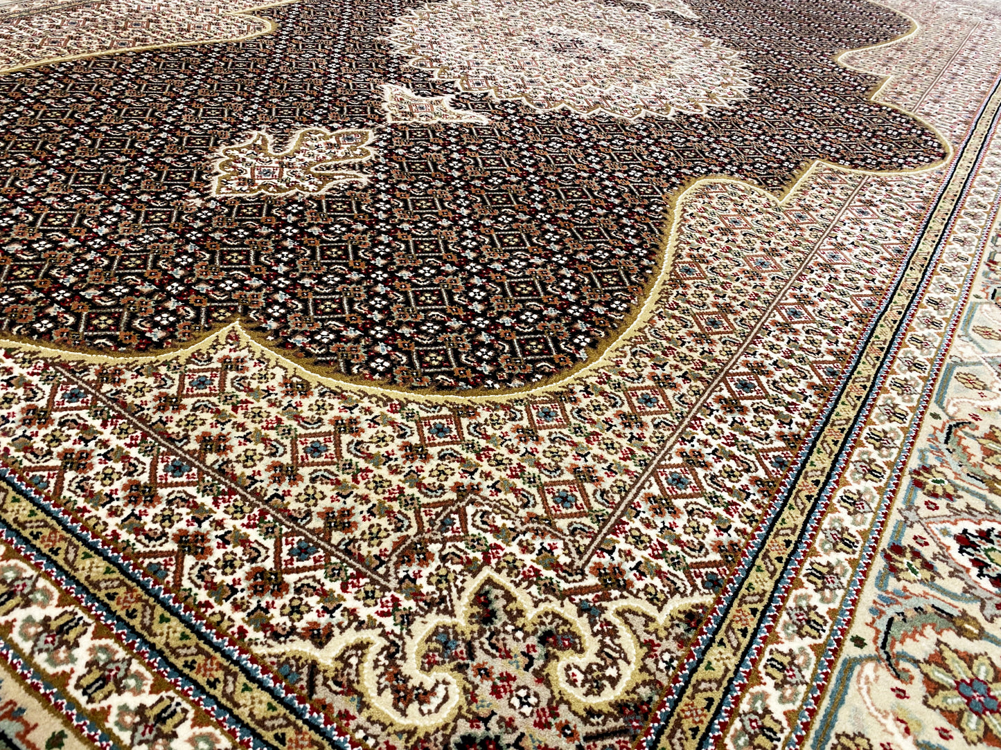インドタブリーズカーペット - 298x198cm