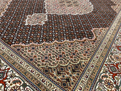 インド タブリーズ カーペット - (241x175 cm)