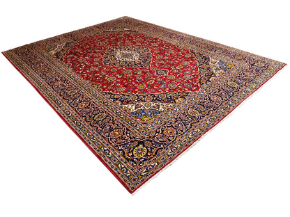 Orientteppich rechteckig mit rotem Medaillon, blau-gelben Ornamenten und brauner Umrandung