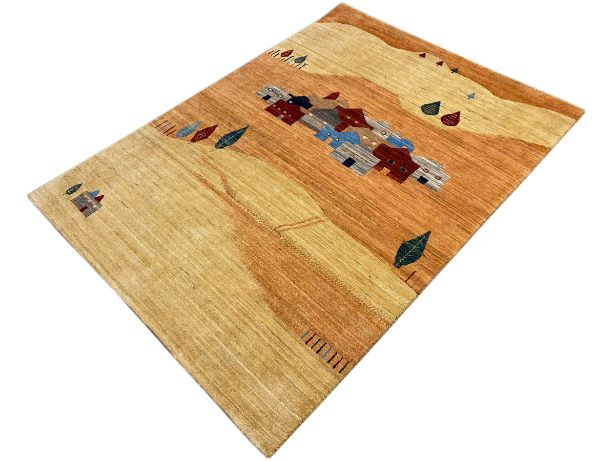 Gabbeh-Luri-Teppich mit Ornamentfeldern und kleinen Häusern in Beige, Braun, Blau, Rot