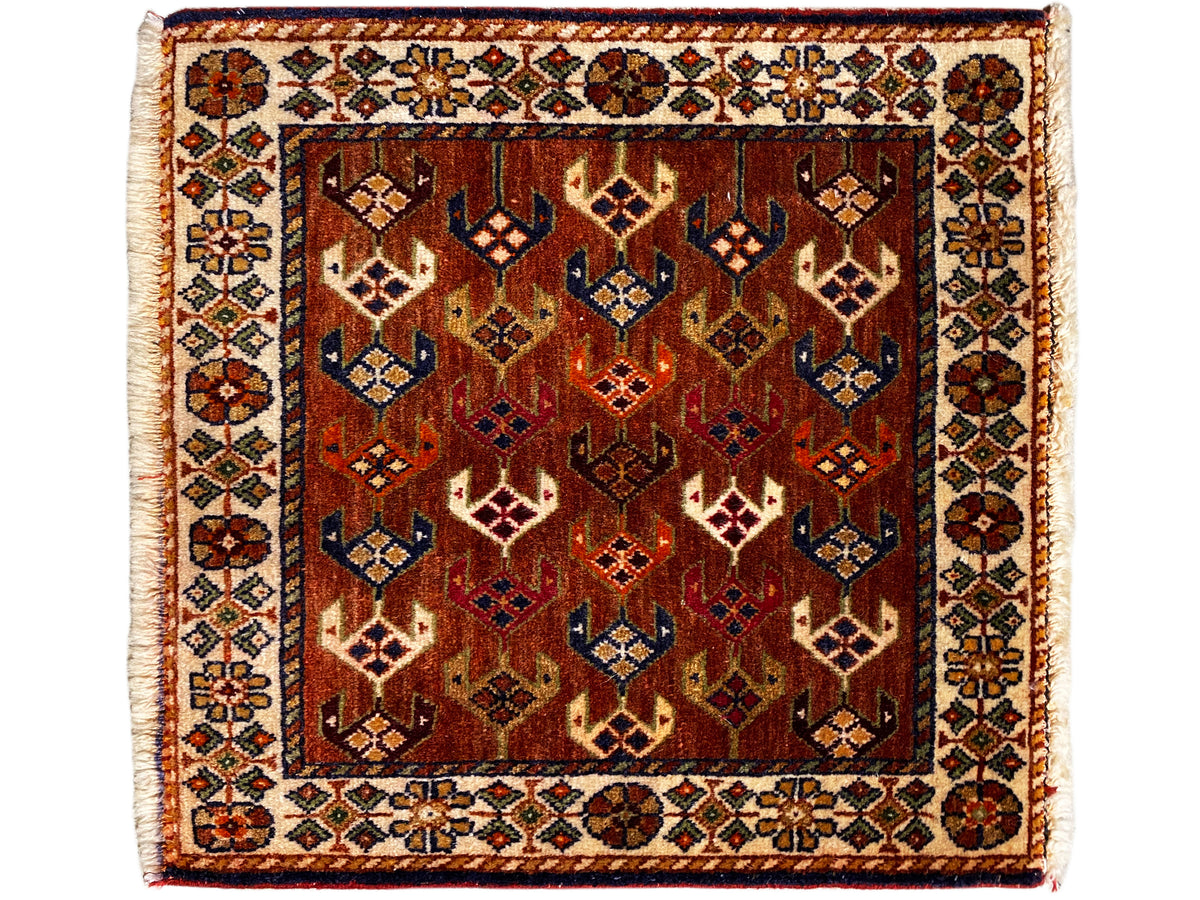 ポシュティ ラグ 60x55 cm 正方形、赤褐色、青、クリーム色の幾何学模様