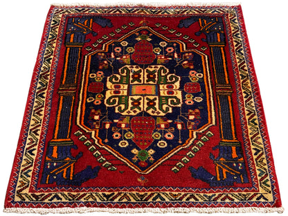 ポシュティ絨毯 66x62 cm、平らに敷いた状態：幾何学模様の装飾が施された赤い中央メダリオン。