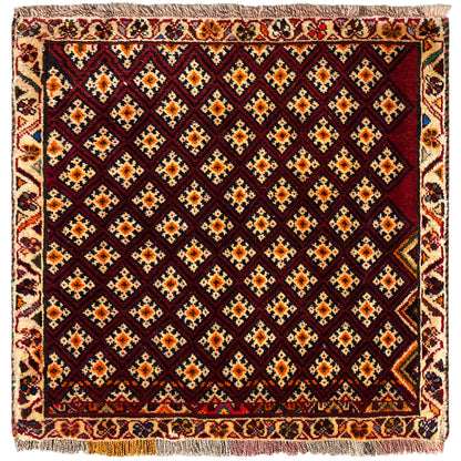 ポシュティ絨毯 61x59 cm：幾何学模様の正方形デザイン、ダークレッドとカラフルな色合い