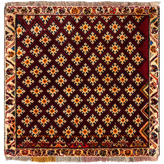 ポシュティ絨毯 61x59 cm：幾何学模様の正方形デザイン、ダークレッドとカラフルな色合い