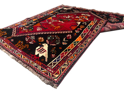Shiraz Qashqai-Teppich diagonal mit rotem Feld, Tiermotiven und ausgefransten Kanten