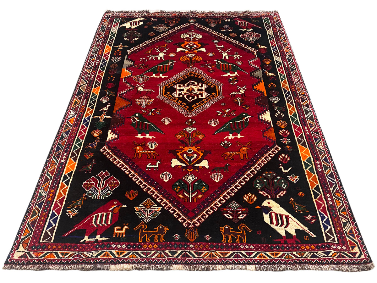 Shiraz Qashqai-Teppich, rechteckig, rotes Zentrum mit Tiermotiven und dunkler Umrandung