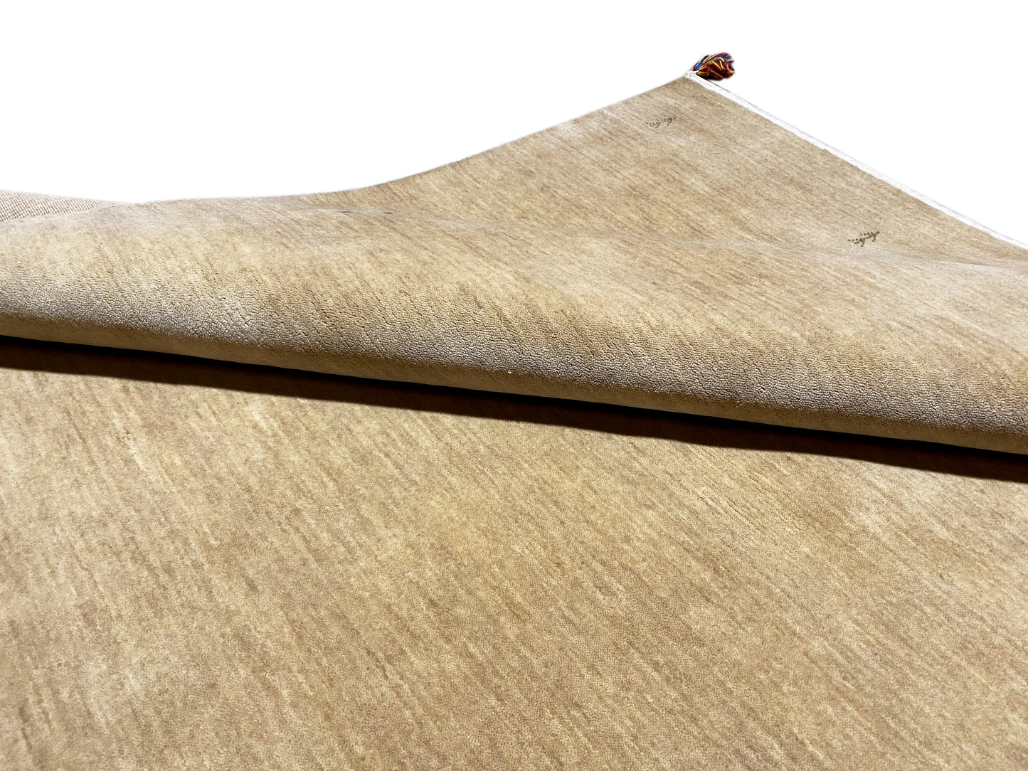 Schlichter Designteppich aus reiner Wolle