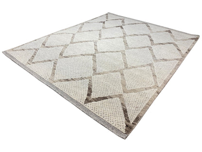 Beige-grauer Berberteppich im marokkanischen Stil