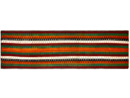 Esszimmer hochwertiger Jajim Läufer in warmen Farben und geometrischer Struktur