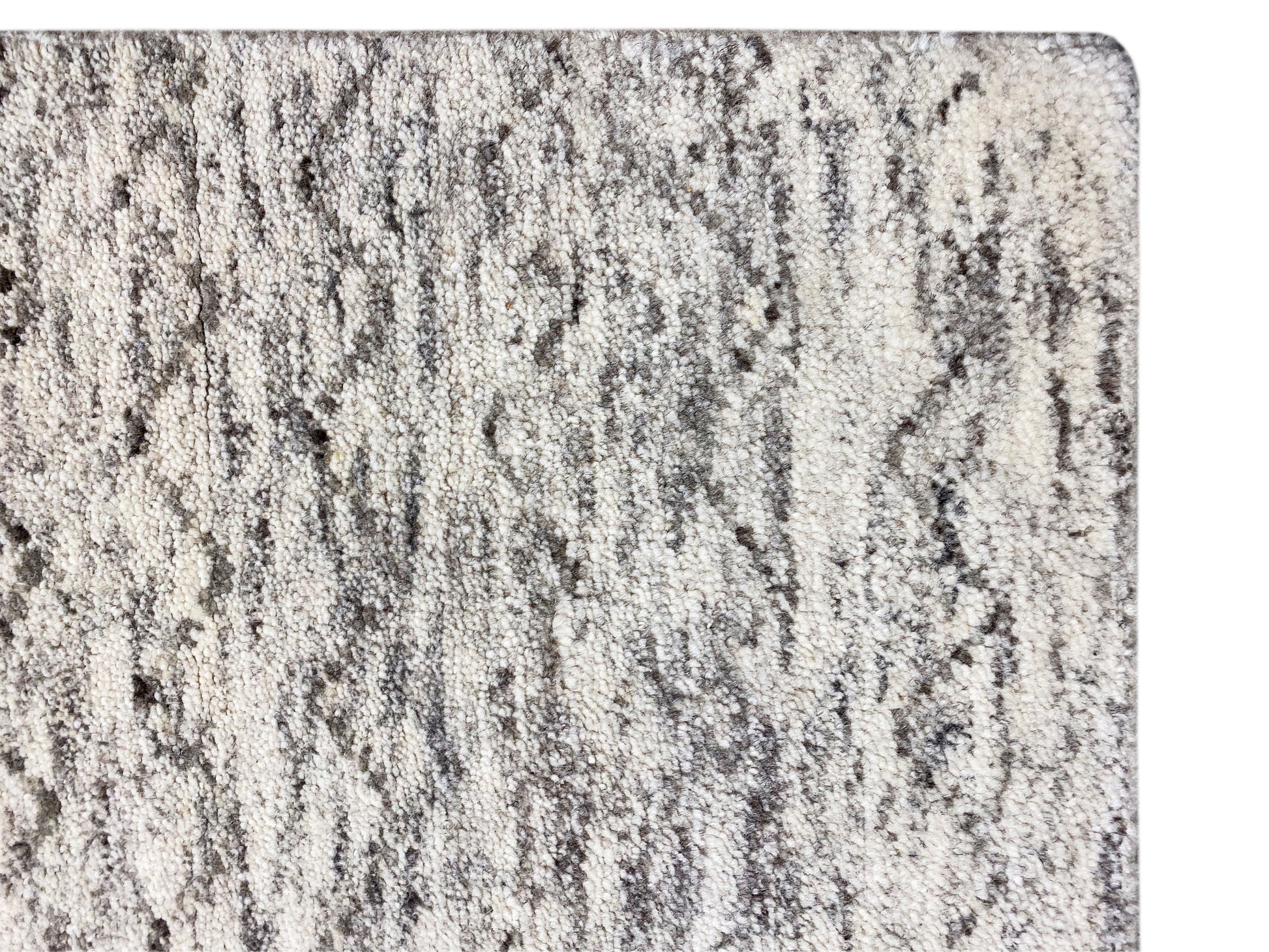 Minimalistischer Berberteppich mit dezenten Ethno-Linien