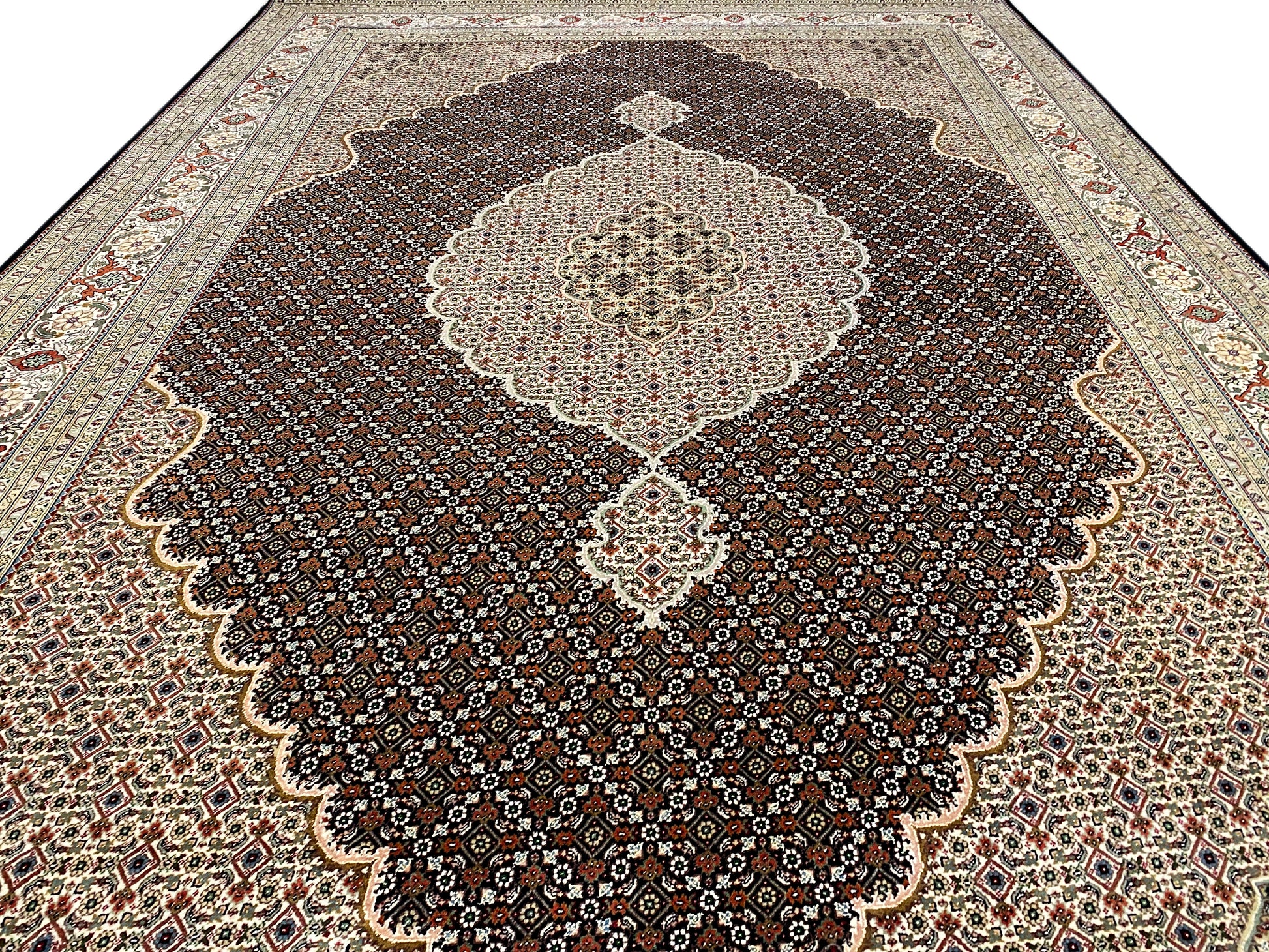 Orientalischer Indo Tabriz Teppich mit detailliertem floralem Design