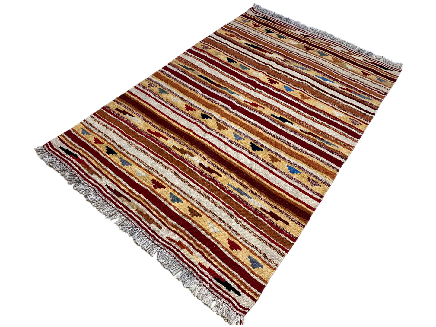 Ethno Qashqai Kelim Teppich mit geometrischen Details in warmen Farben