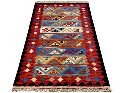 Kelim Teppich aus handversponnener Wolle rot mit bunten Ethno-Motiven