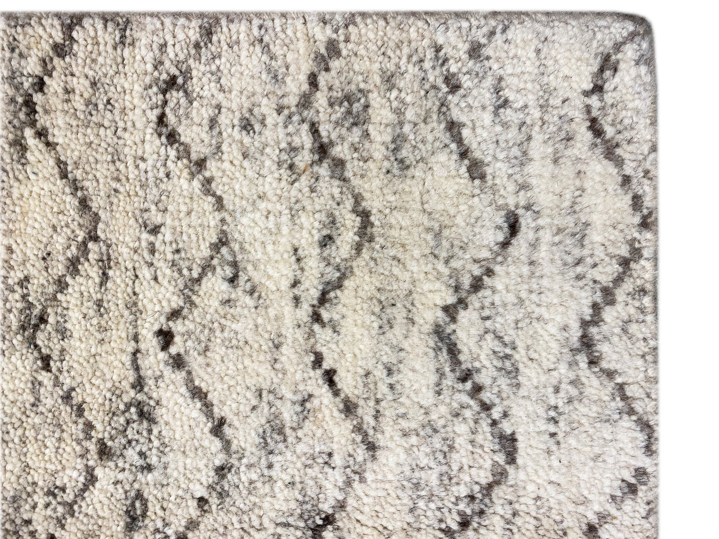 Großer Berberteppich in Creme und Grau für moderne Räume